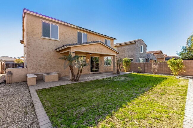 Building Photo - 2464 E Hazeltine Way