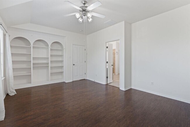Building Photo - 13202 Fawn Valley Dr