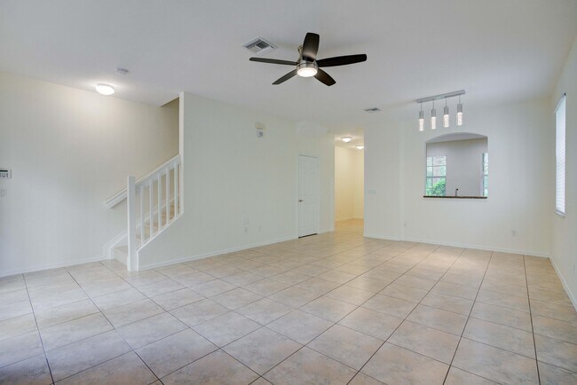 Building Photo - 158 W Thatch Palm Cir