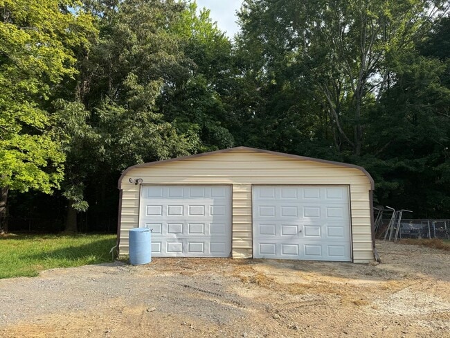 Building Photo - Great Location! 3Bd/2Ba Remodeled Home on ...