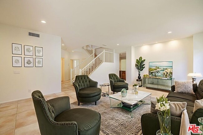 Building Photo - 25755 Hood Way