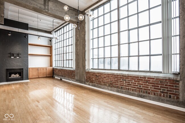 Building Photo - 611 N Park Ave