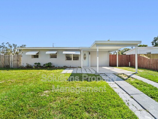 Building Photo - 2033 Robinhood Dr