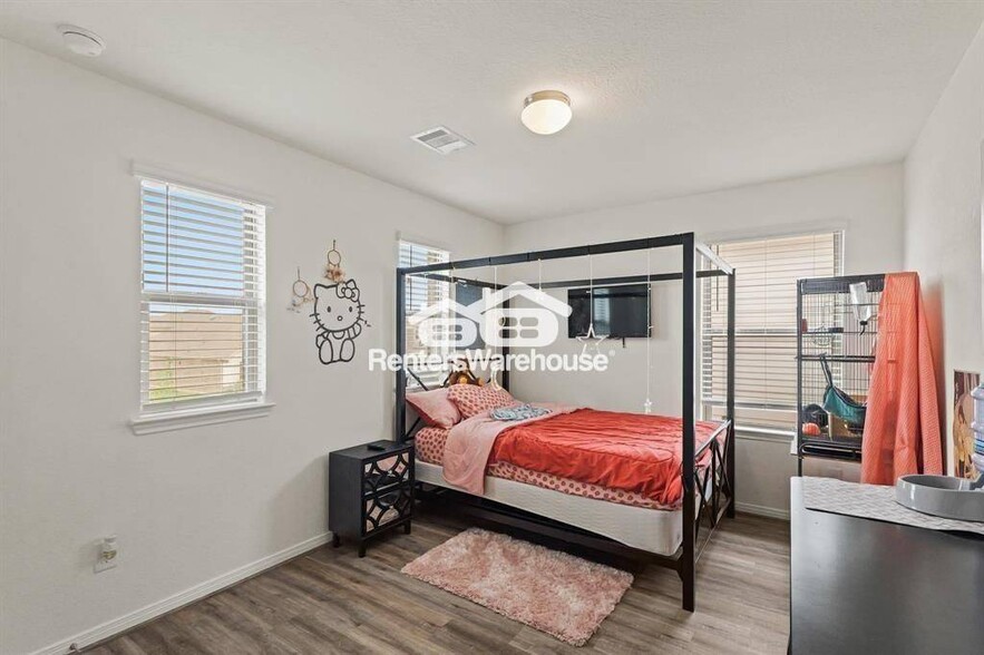 Building Photo - 4826 Hickory Deer Ln