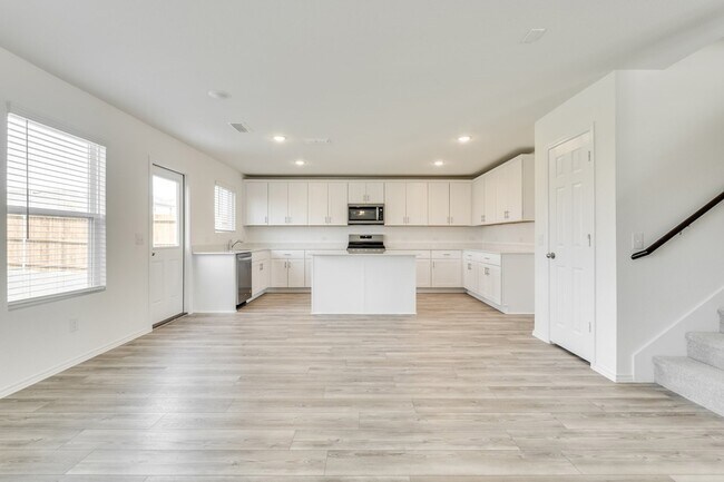 Building Photo - 16048 Isles Dr