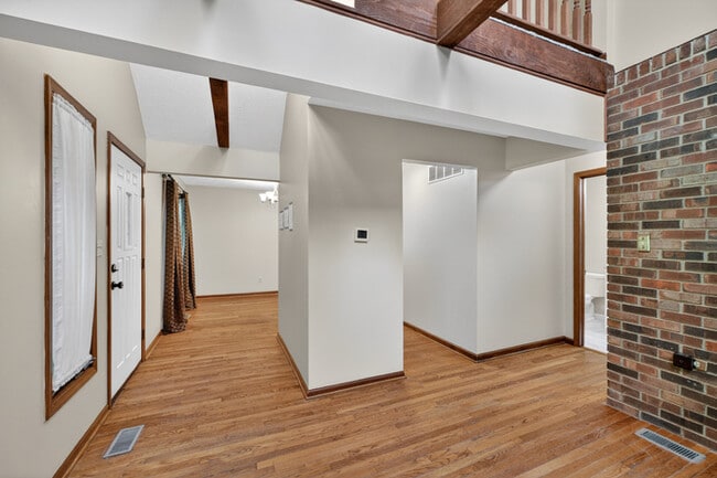 Building Photo - 4 Bedroom Near Butler University!