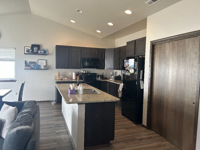 Building Photo - 4421 E Buckeye Ave