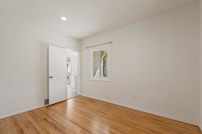 Building Photo - 4 Bed • 3 Bath • 2,135 Sq Ft (Main House) ...