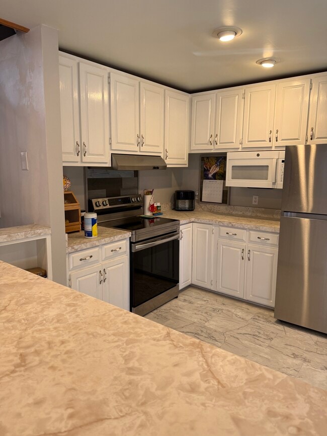 Building Photo - 1040 N Rocky River Rd