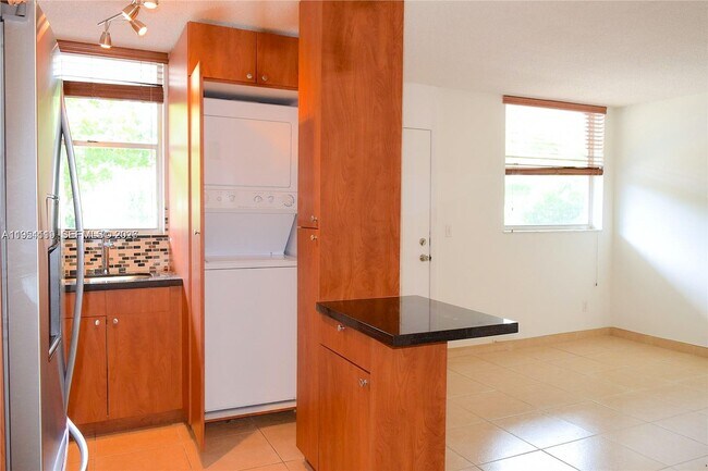 Building Photo - 1801 S Treasure Dr