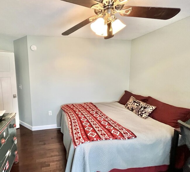 2nd bedroom hardwood flloor, lts of natural light and large closet - 10 Fairfield Rd