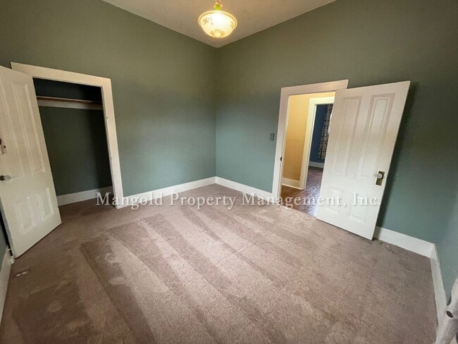 Building Photo - Beautiful Victorian Style 3-Bedroom Home C...