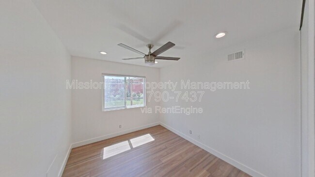 Building Photo - 7341 Elmhurst Pl