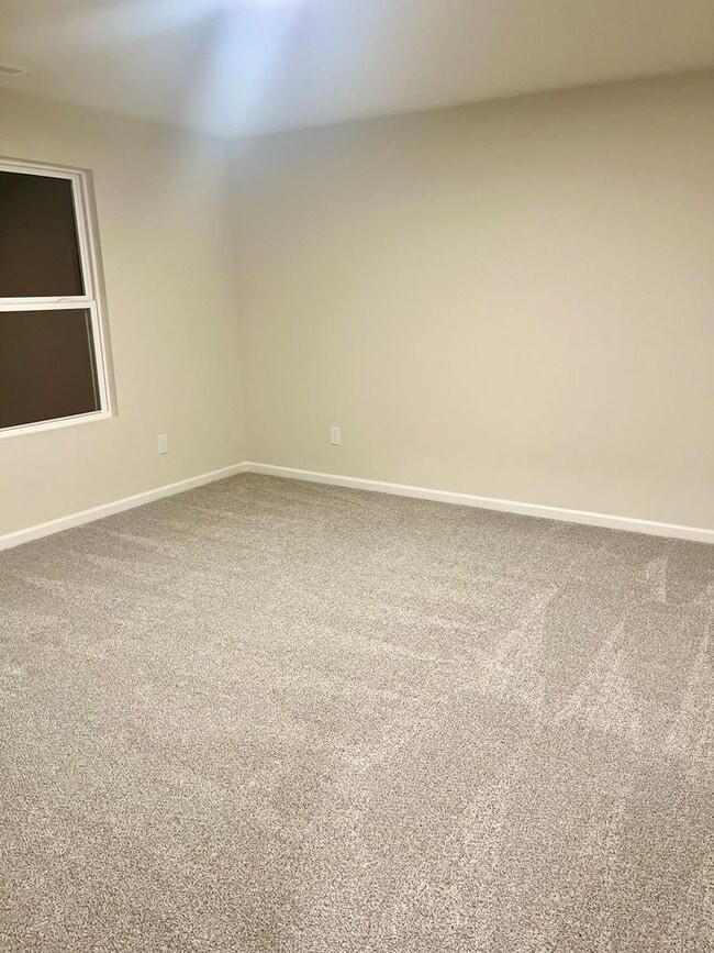 Building Photo - Newer Construction Home!