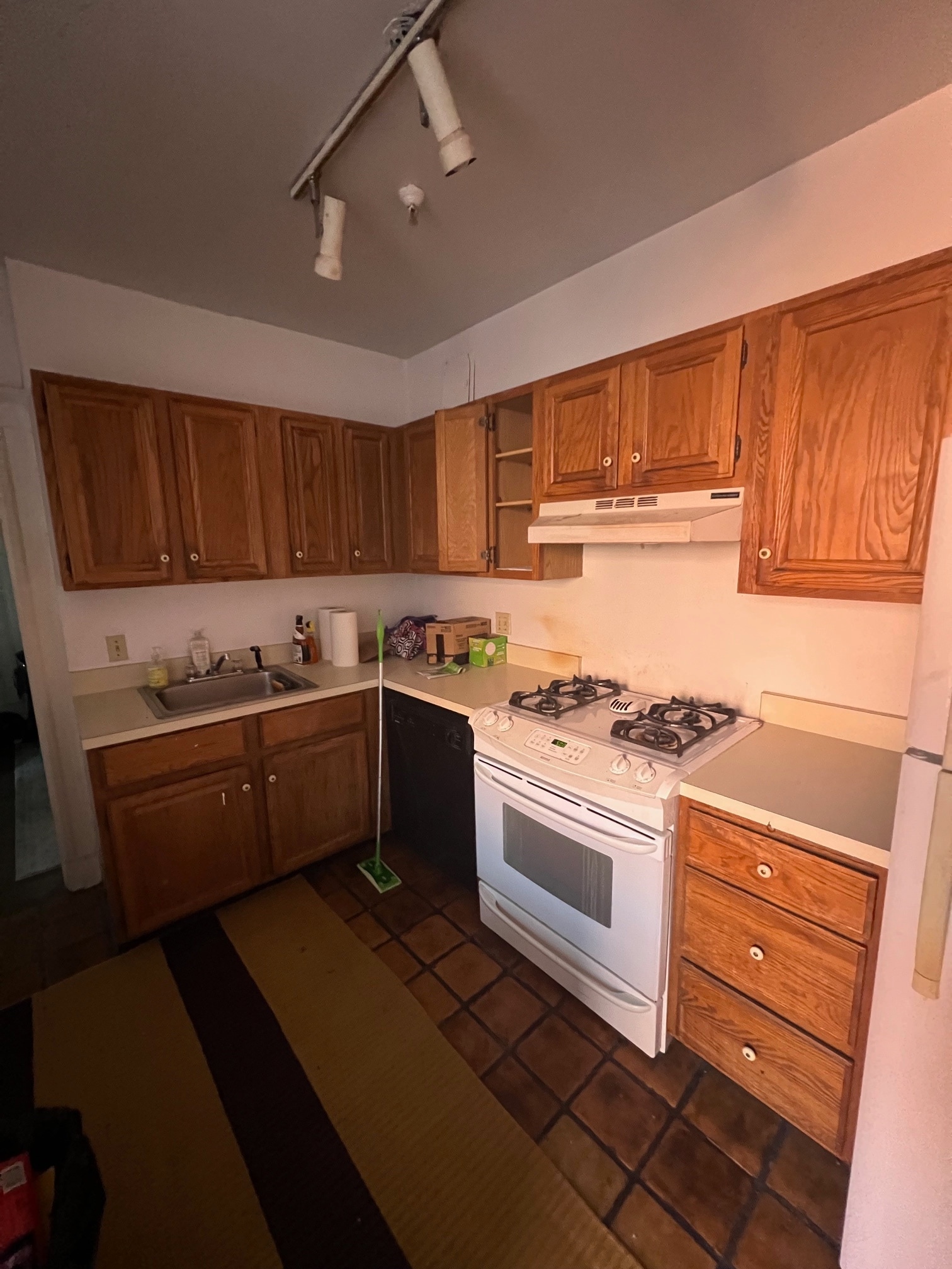 Kitchen - 250 Commonwealth Ave