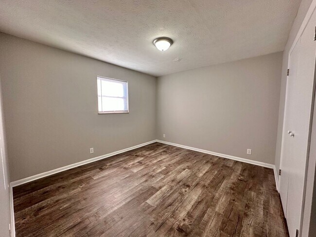 Building Photo - Parkway Apartments – Convenient 2-Bedroom ...