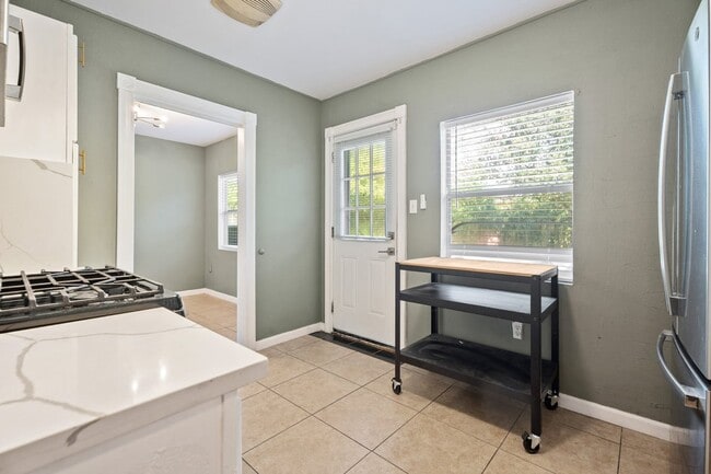 Building Photo - 108 Bonita Ave