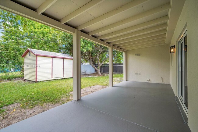 Building Photo - 14312 SW 110th Ave