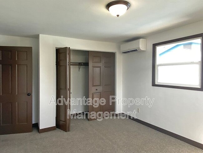 Building Photo - 1410 SE Powell Way