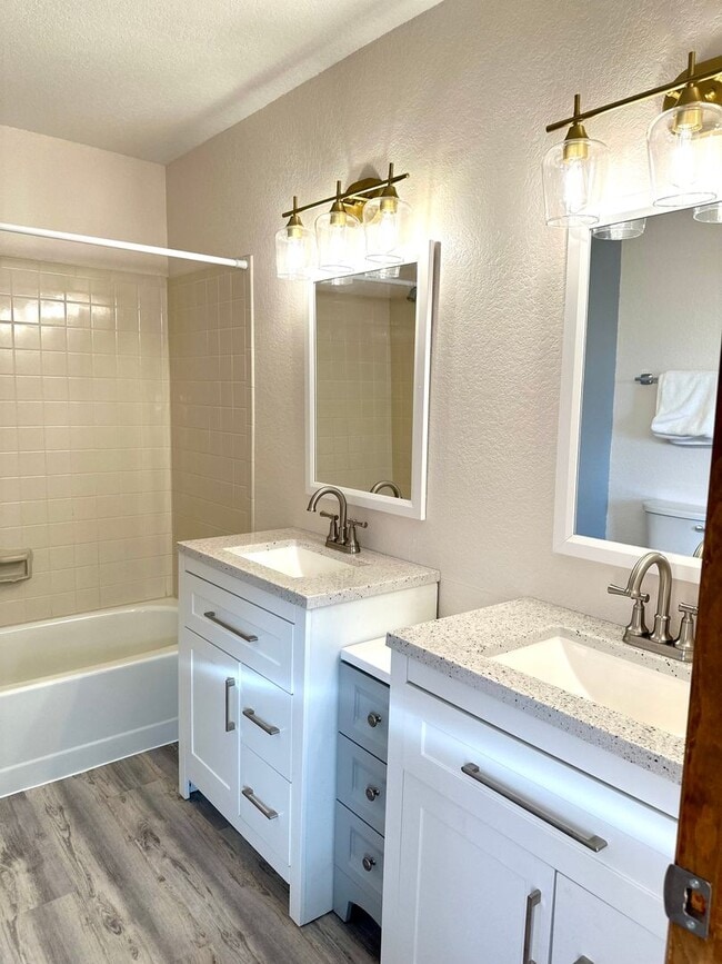 Building Photo - Newly Renovated Home 3 Bed 1 1/2 Bath 1-Car Garage on Century Place!