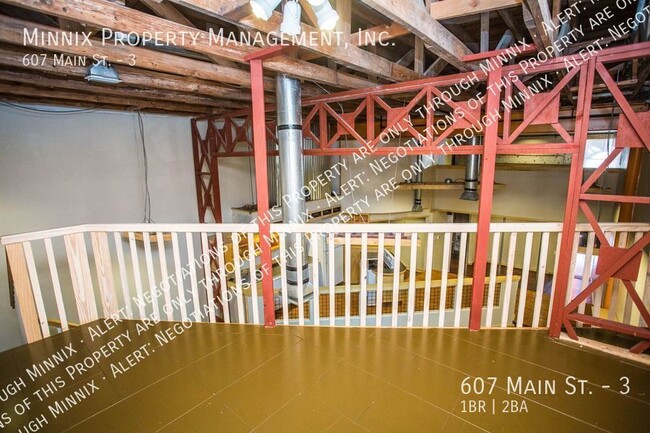 Building Photo - 607 Main St. #03