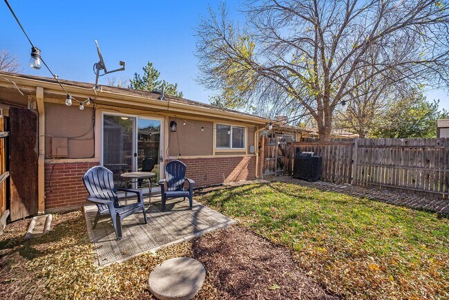 Building Photo - Updated 2 Bed 1 Bath Townhome in Clayton Neighborhood