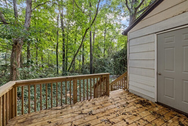 Building Photo - 646 Valley Crest Dr