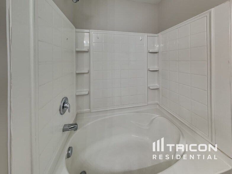 Building Photo - 4912 Magnasco Ln