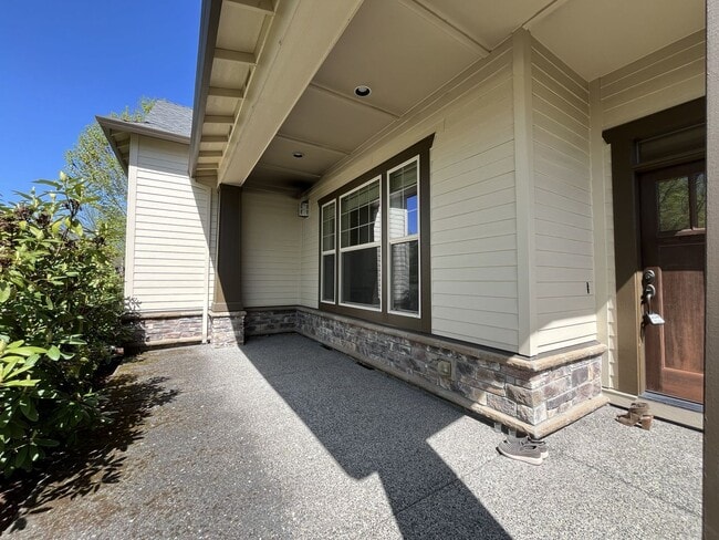 Building Photo - 3BD/3BA Bethany Home with Vaulted Ceilings, Stainless Appliances & Gas Fireplace