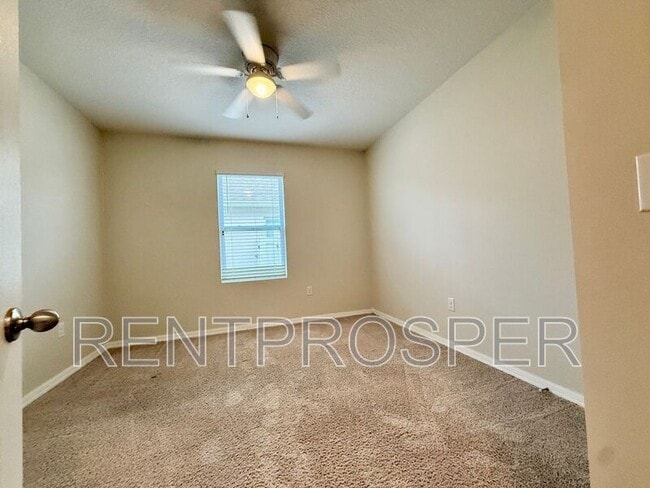 Building Photo - 3005 Country Club Cir