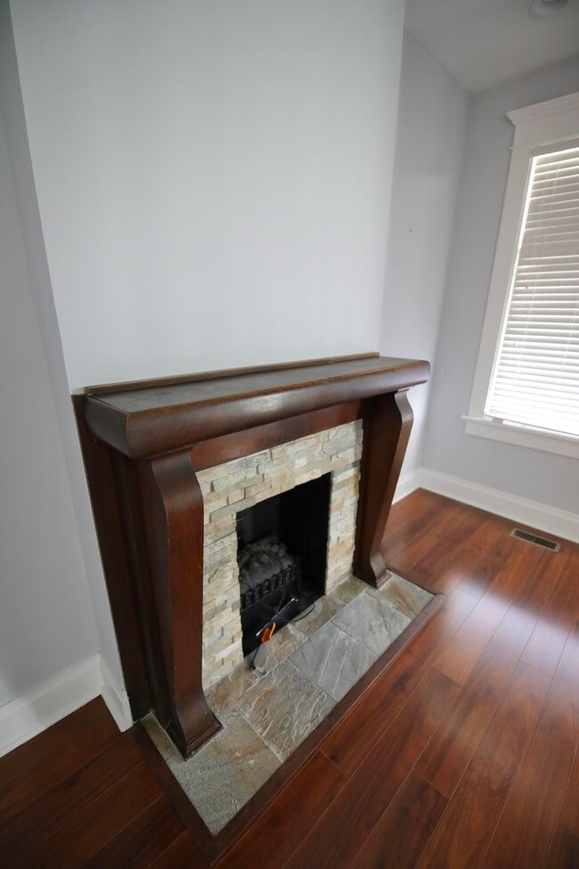 Building Photo - 310 E Beck St