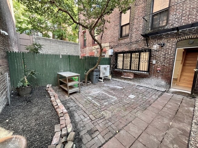 Building Photo - 52 Clarendon St