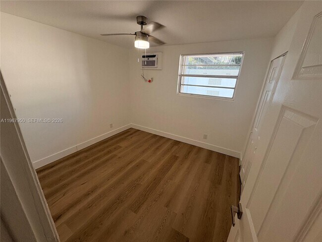 Building Photo - 505 NE 30th St