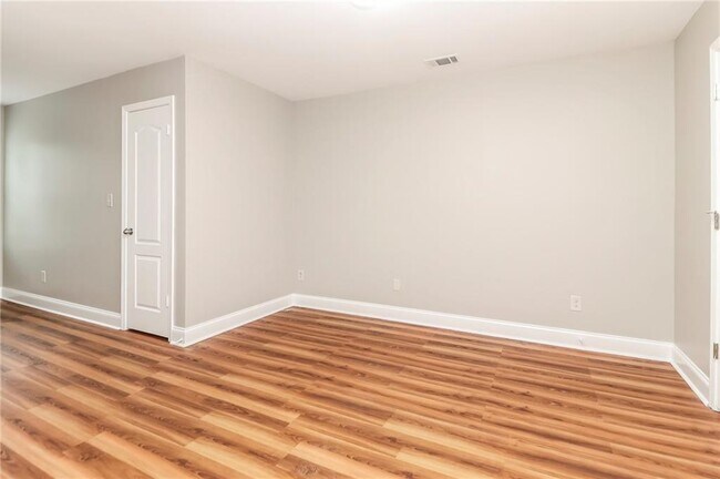 Building Photo - 14 Greenfield Dr