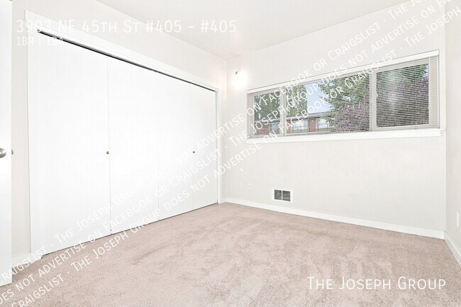 Building Photo - 3903 NE 45th St