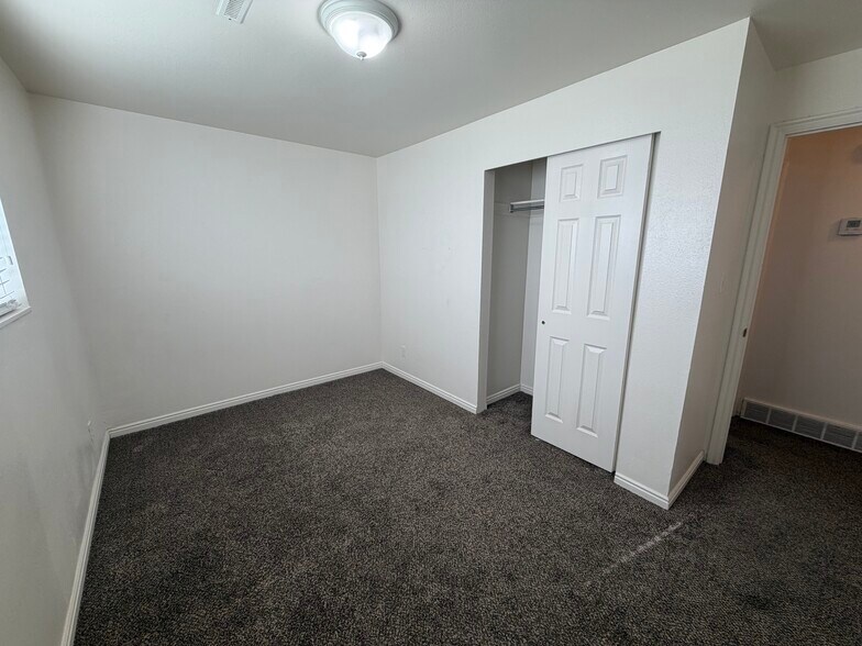 Building Photo - 1011 N 235 W