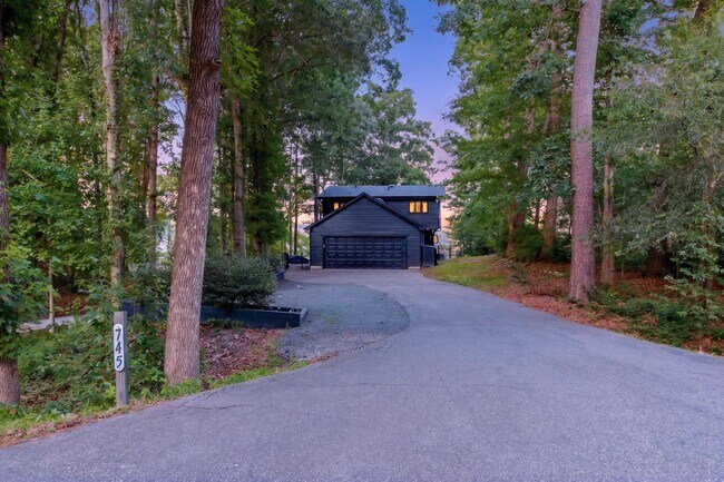 Building Photo - 745 Sagamore Dr