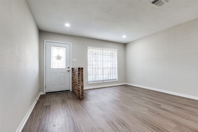 Building Photo - 5426 Fairgreen Ln
