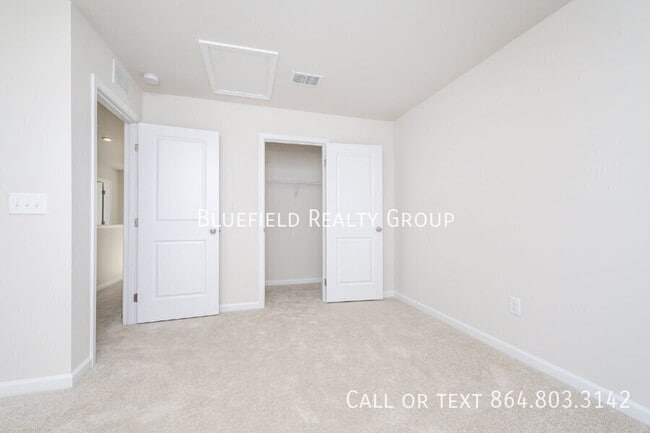 Building Photo - 886 Cranbrook Dr