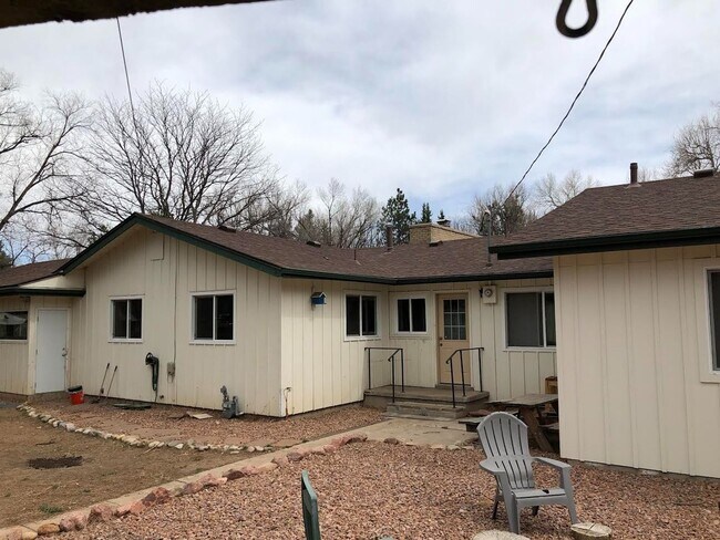 Building Photo - Charming 4 Bd, 2 Ba, Ranch Home in D-12 School District, close to Downtown, Trails and Ft. Carson