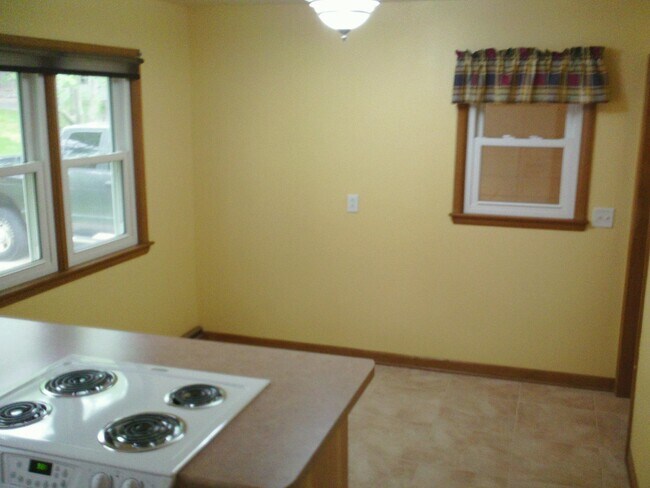 Building Photo - 6001 Queens Way
