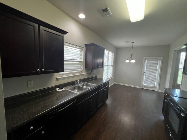 Building Photo - Coming Soon- Available August 3, 2025. Moo...