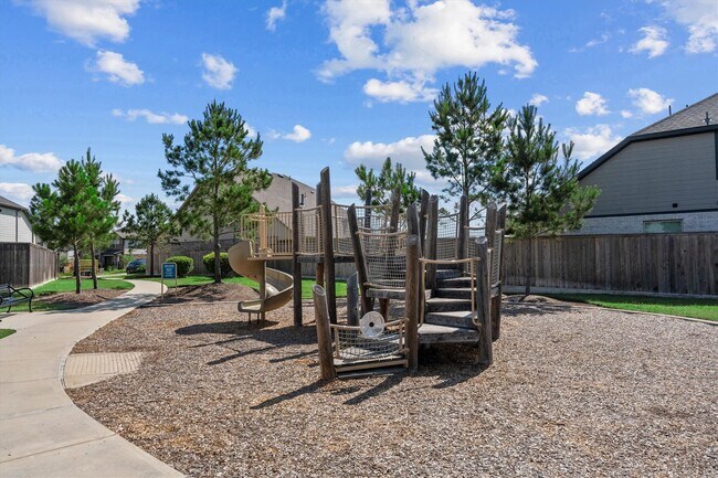 Building Photo - 15726 Rosemary Hl Ln