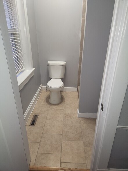 Building Photo - 3916 Clark Ave