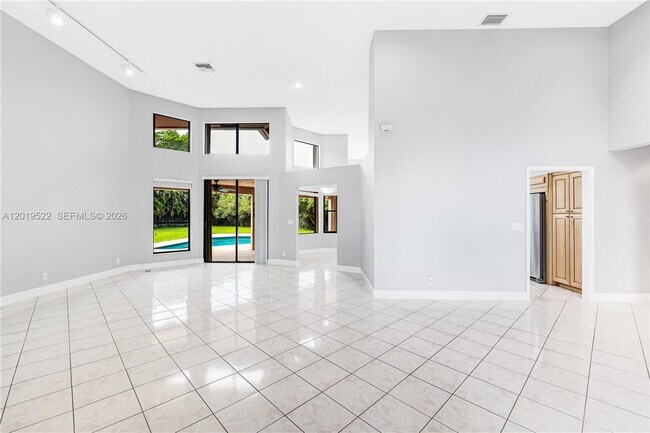 Building Photo - 1256 Manor Dr S