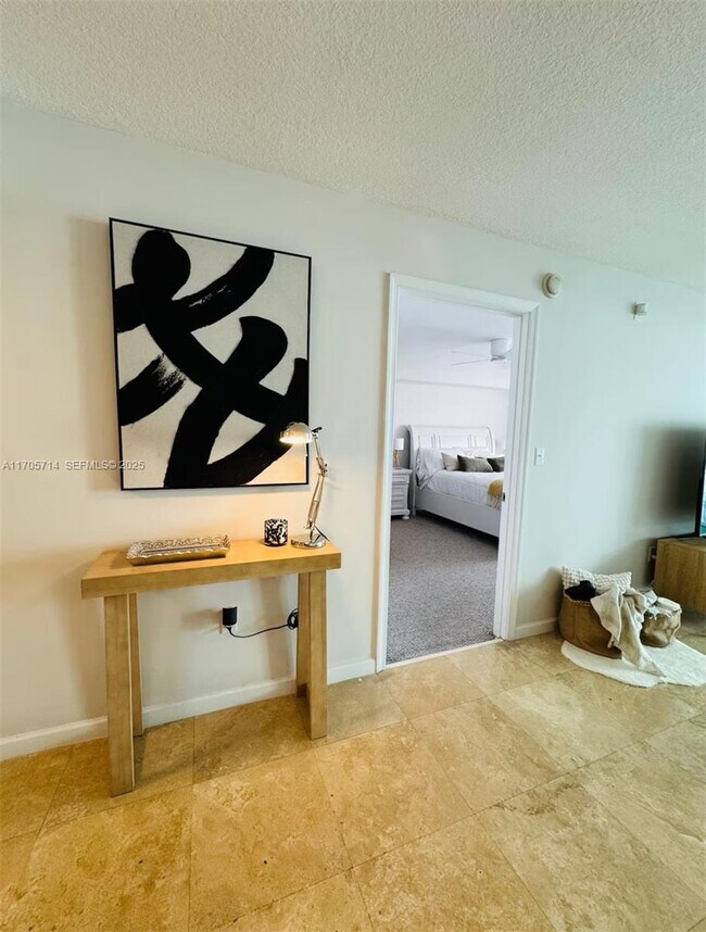 Building Photo - 1200 Brickell Bay Dr