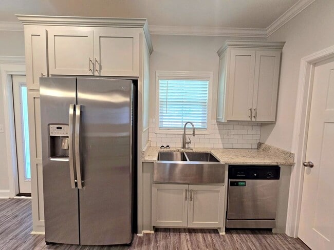 Building Photo - Stylish 4-Bedroom Home with Screened Porch...