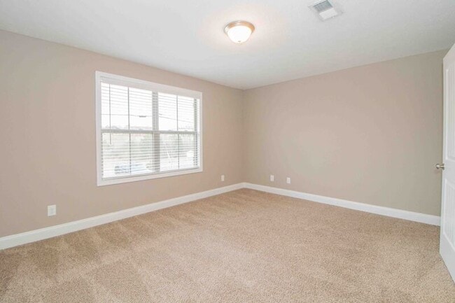 Building Photo - 325-D Landrum Pl