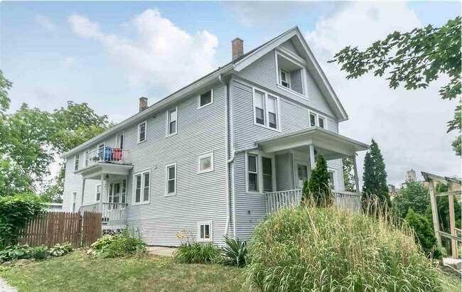 Primary Photo - 8831 W Maple St