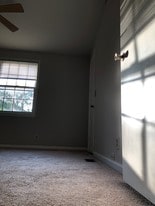 Building Photo - 2833 Hillside Dr